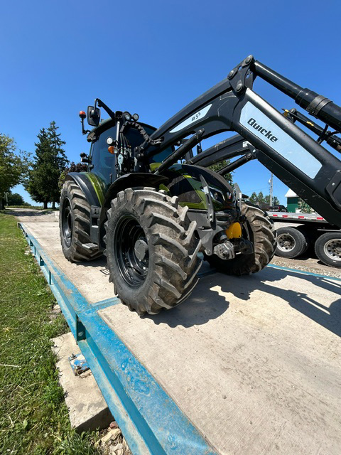 Used Valtra G135 V Tractor for sale